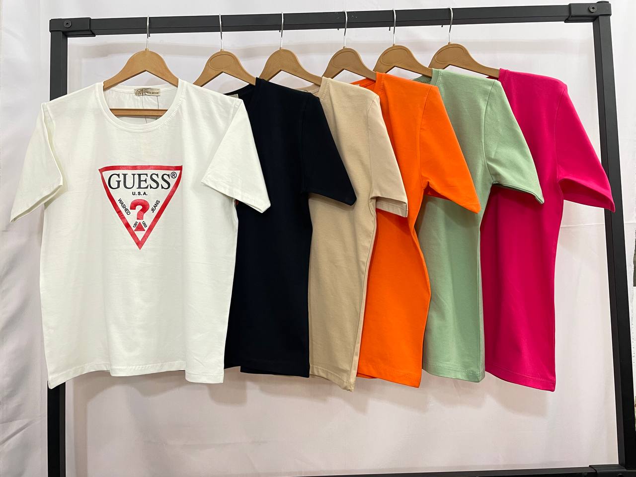 تیشرت طرح GUESS