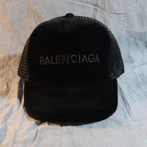 کلاه طرح Balenciaga